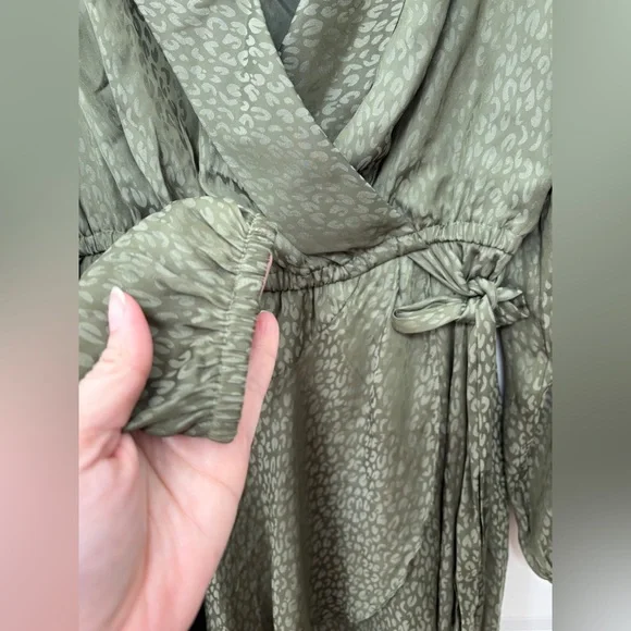 NWOT Steve Madden Mini Dress Size S Olive Green Subtle Leopard Print Faux Wrap - Picture 3 of 8